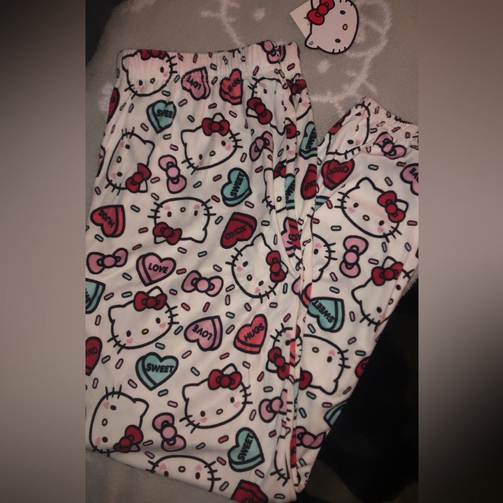Hello Kitty Valentines Day pajama pants 💗💜
